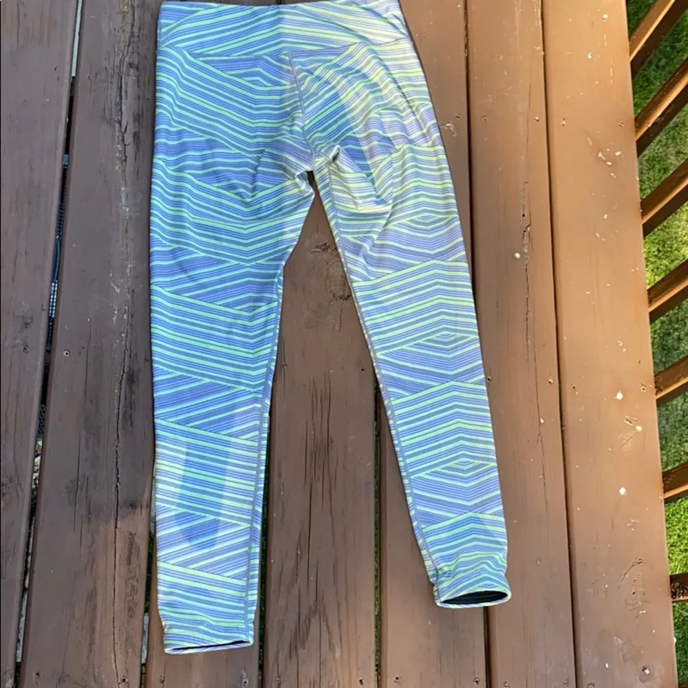 bcg leggings like new, Yellow and Grey pattern, Medium - Image 2