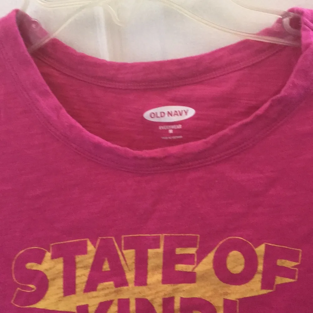 FINAL MARKDOWN Ladies old navy tee medium - Image 4