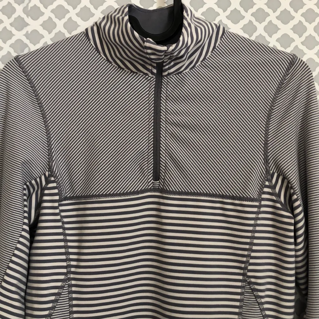 Kyodan  gray striped activity‎ pullover top - Image 5