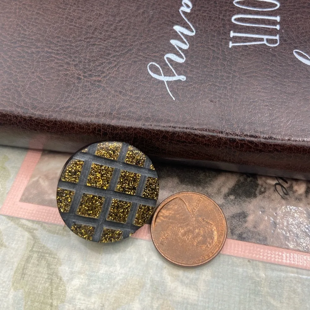 Vintage Large Gold Glitter Checkered Stud Earrings - Image 7