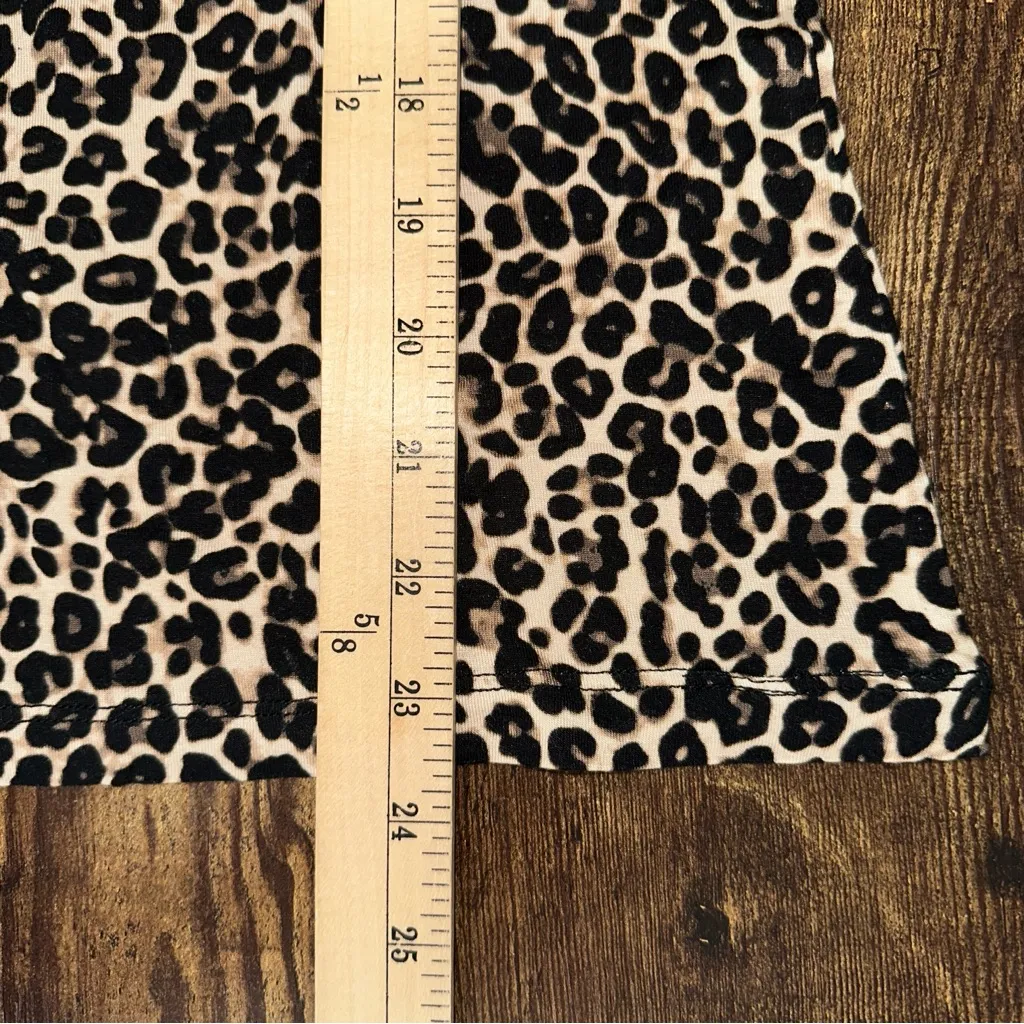 Apt. 9  Top Women's Small Tan and Black Leopard Print Essential V-Neck Tee NEW - Image 5