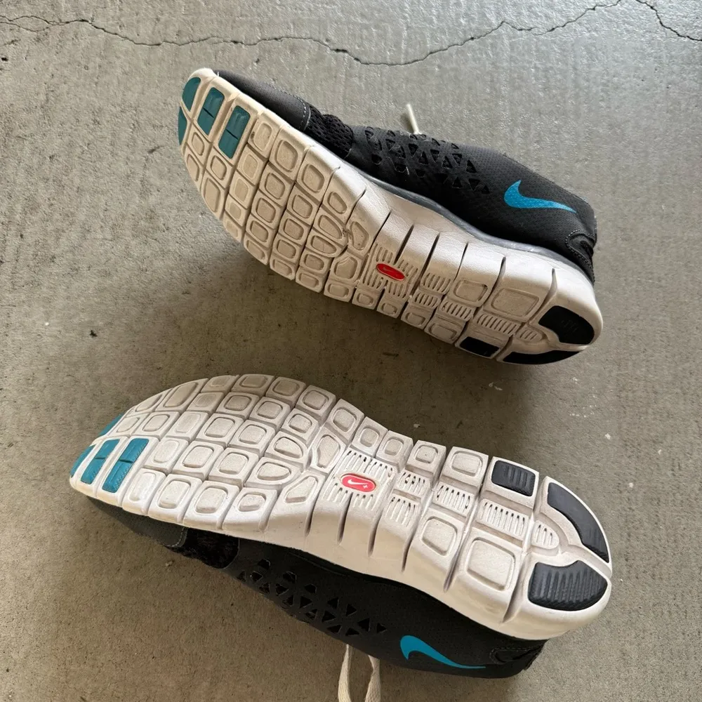 Nike / Women’s Free Run 2010 / black grey blue - Image 8