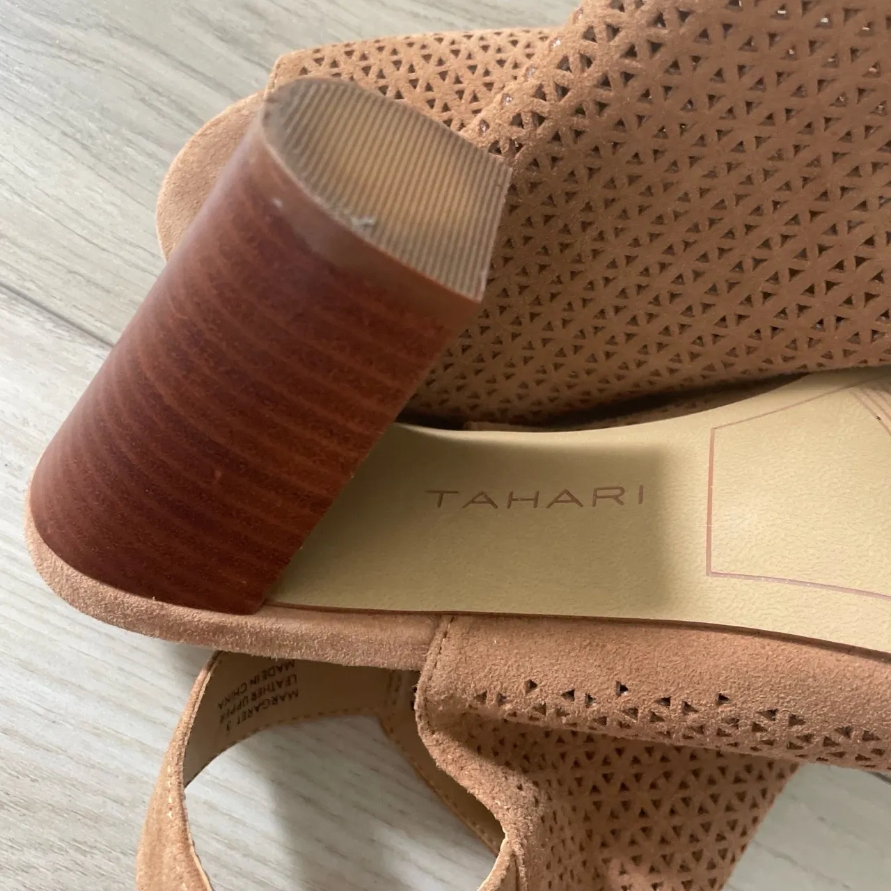 NWT Tahari Womens‎ Tan Peep Toe Laser Cut Block Heel Slingback Heels 8M - Image 6