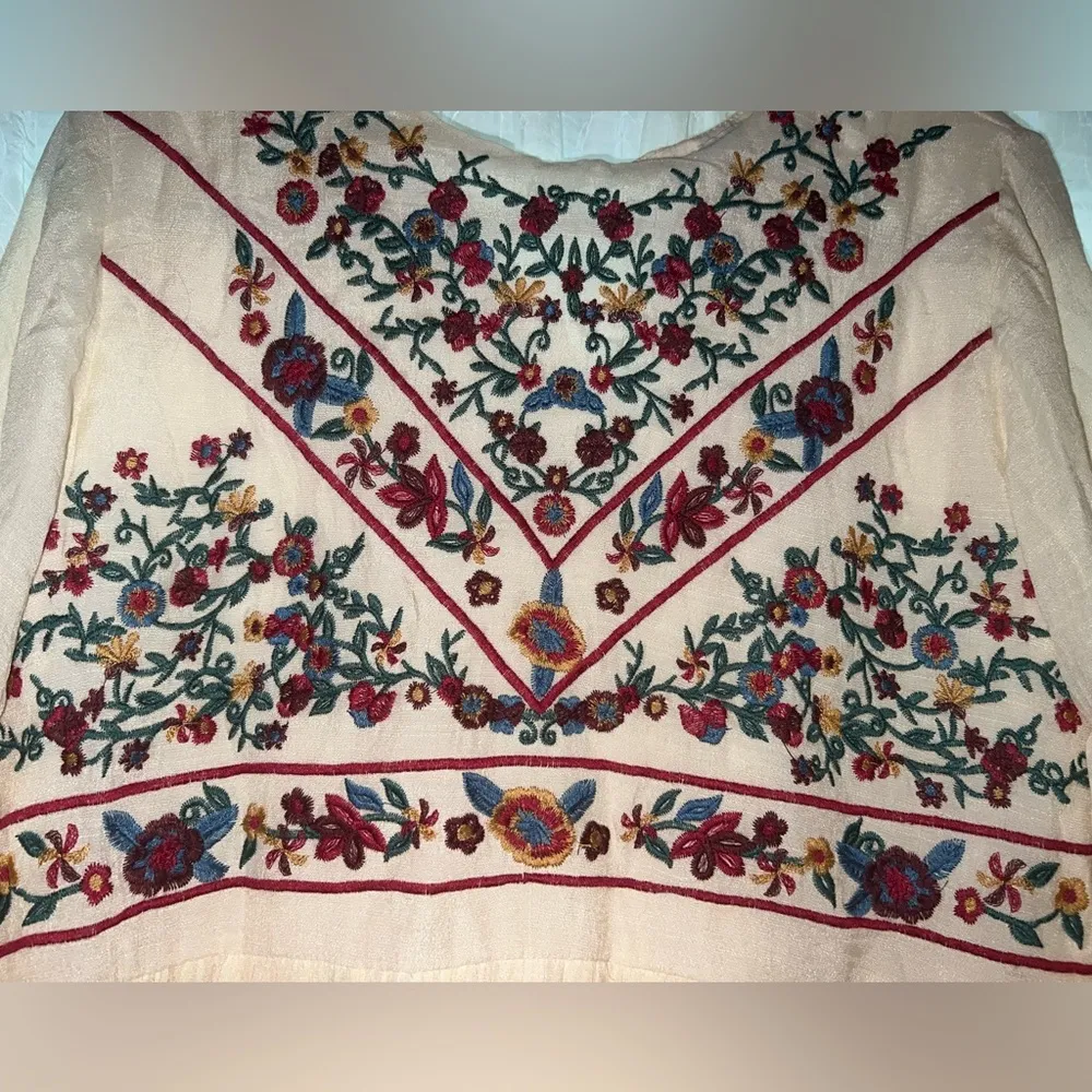 Umgee floral embroidered dress size medium NWOT - Image 2