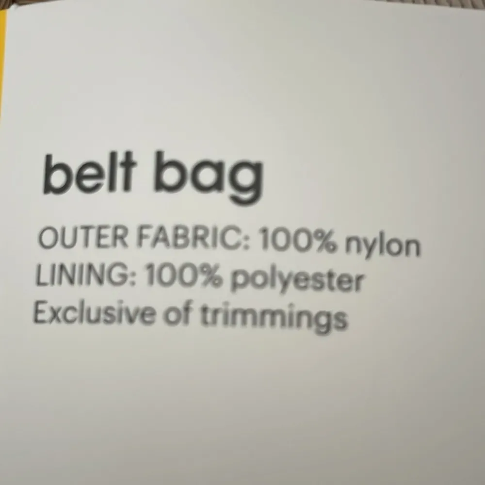 Lolë belt bag unisex Fanny pack crossbody bag NWT - Image 4