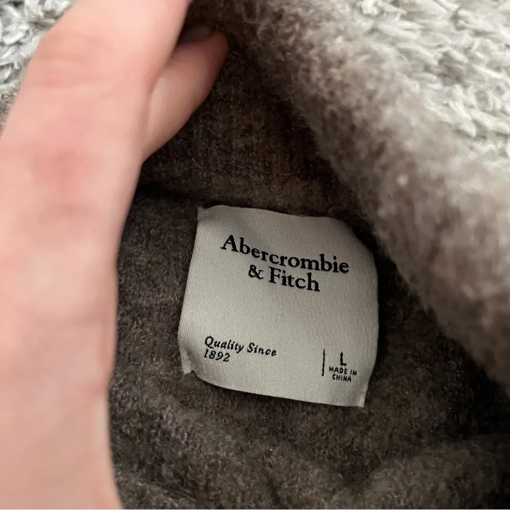 Abercrombie & Fitch Alpaca Wool Turtleneck Sweater size large - Image 2