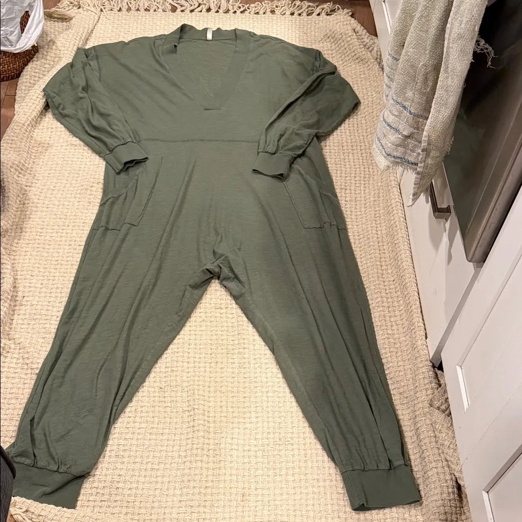 Intimately FREE PEOPLE Green WOMENS 
Long Sleeve Slouchy JUST BECAUSE Jumpsuit L - Image 3