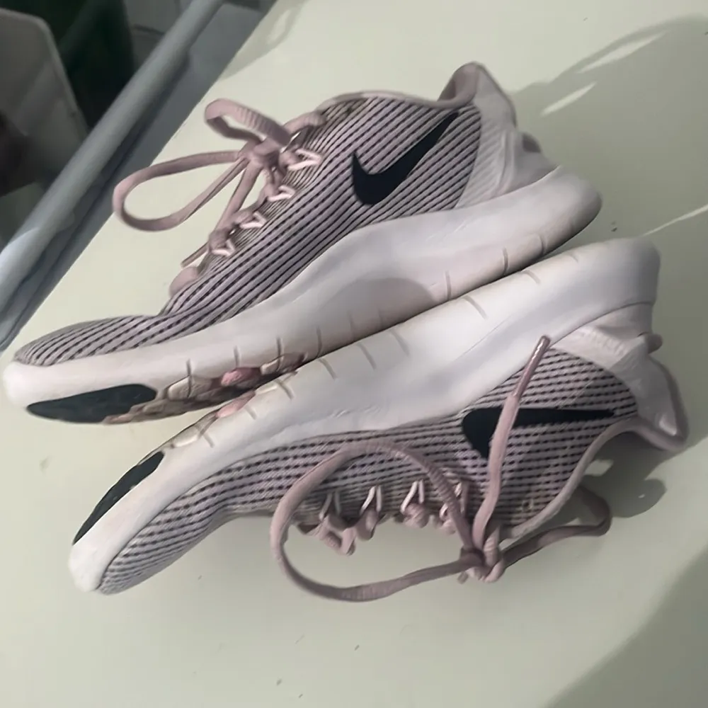 Nike Women’s Flex Run 2018 Lavender Running Shoes Size 5 - Image 13