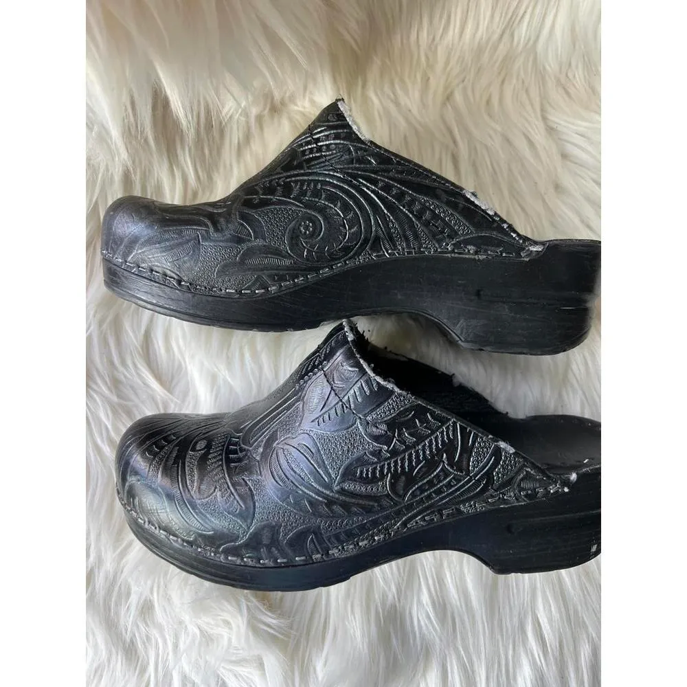 Dansko Black Clogs with Tooled Design size 37 - Image 3
