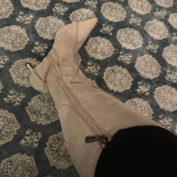 Claudia Ciuti ivory suede boots size 10 HOT Tan - Image 2