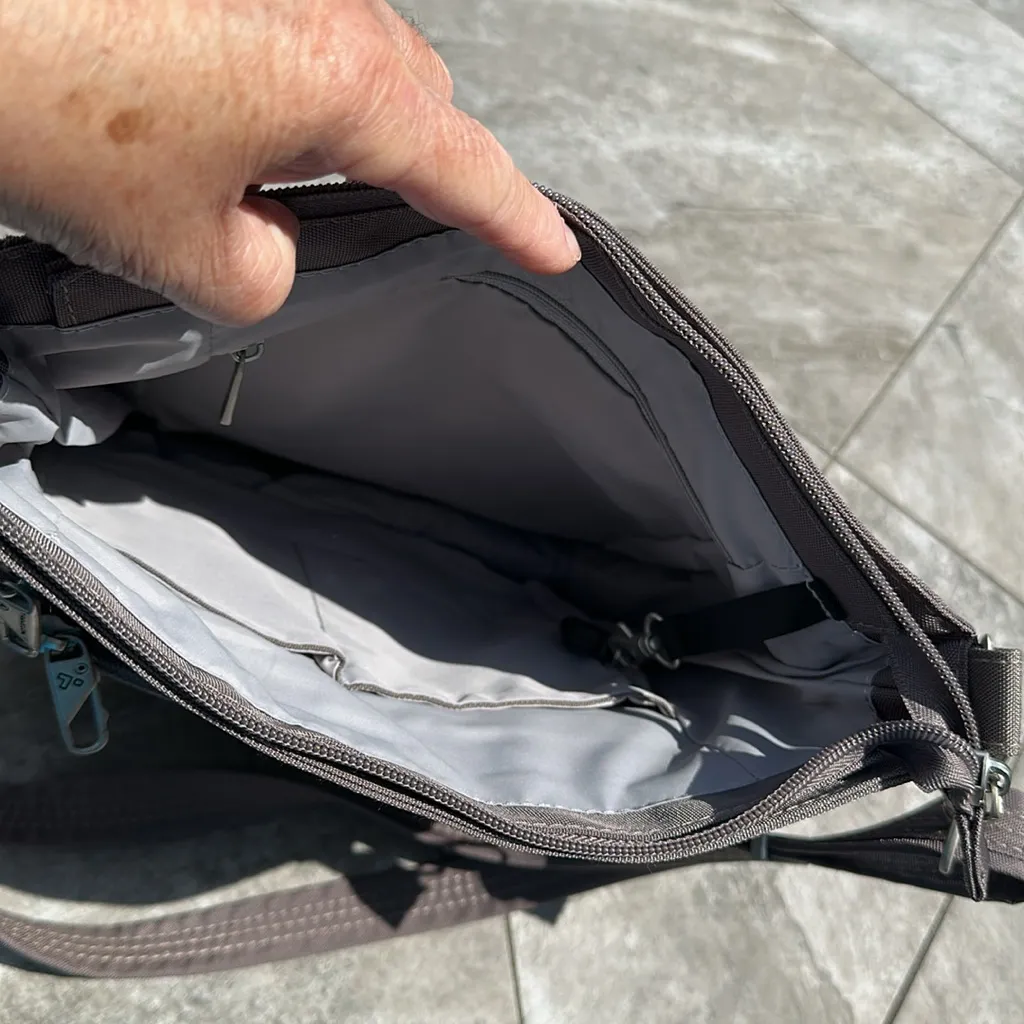 NWOT , anti theft Travelon crossbody , multiple zipper compartments - Image 4