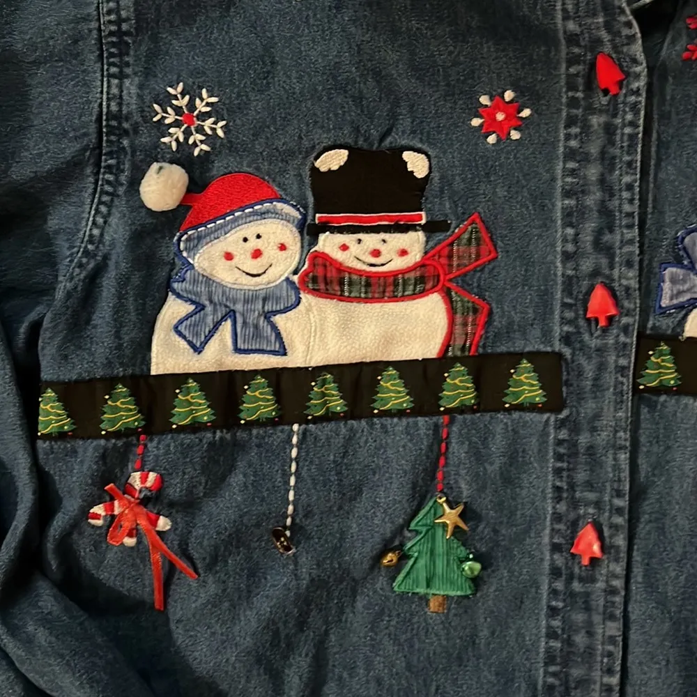 Dress barn Vintage Button down denim Women’s SZ M Christmas Shirt - Image 3