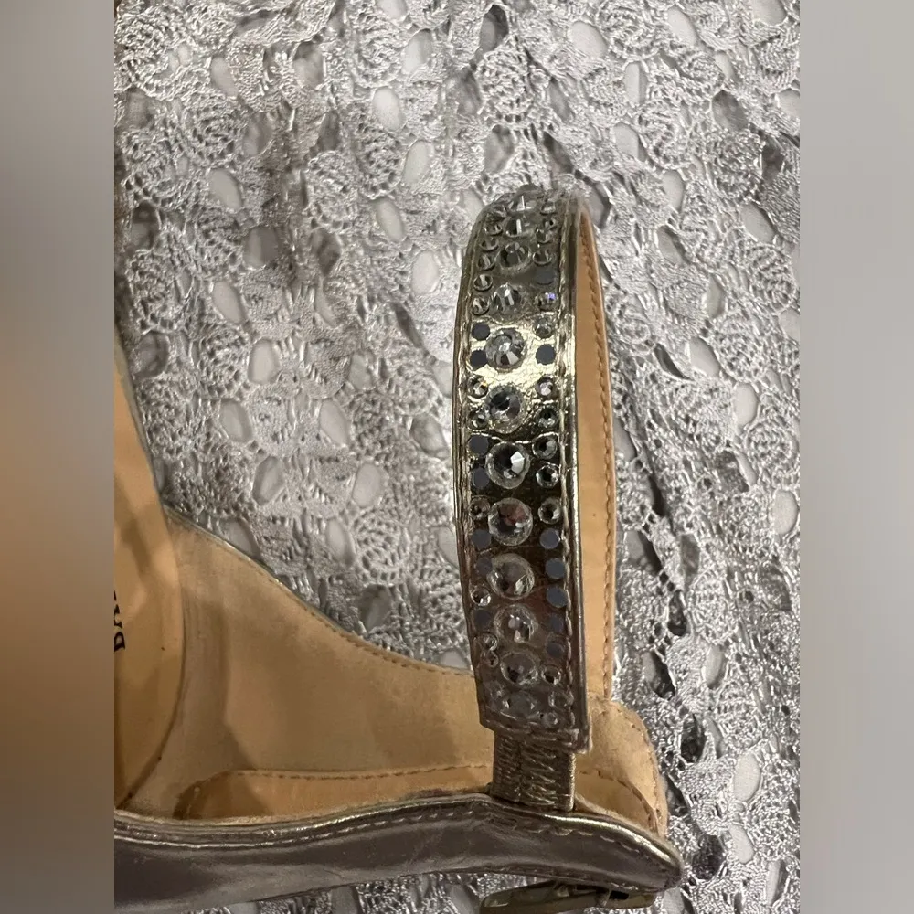 Badgley Mischka Jeweled Sandals Women’s Gold Size 7.5 Strappy Wedge Heel - Image 11