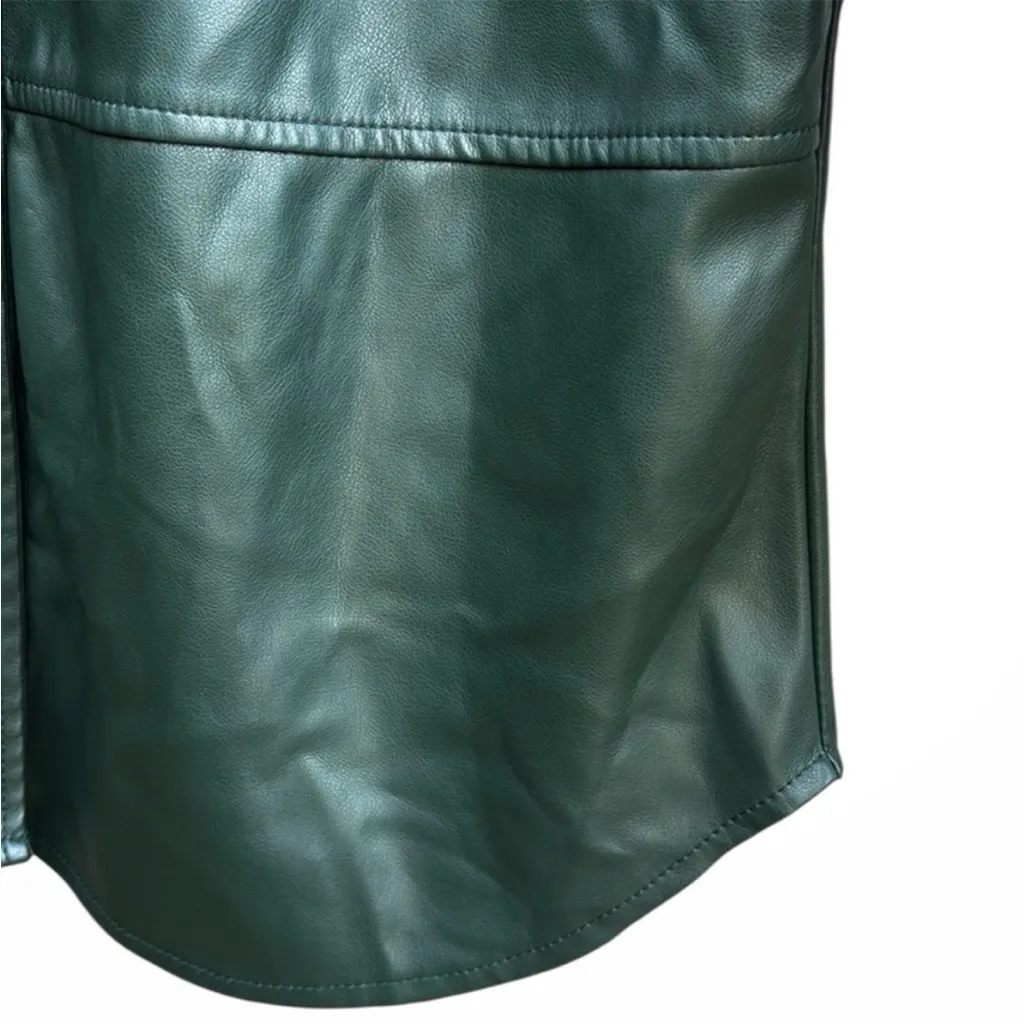 EUC 7 For All Mankind Faux Leather Jacket
Top Green Size Medium - Image 5