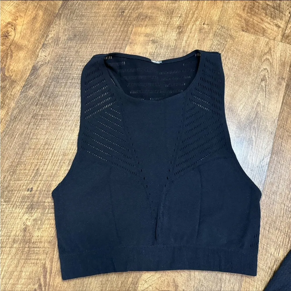 Fabletics Set of 4 Athletic Tank Leggings Crop Top Long Sleeve Sz Small Black - Image 9