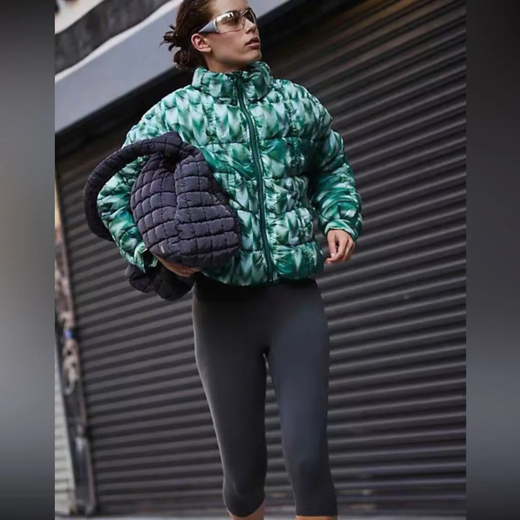 NWT FREE PEOPLE Scrunchy Glossy Printed Pippa Packable Puffer Jacket M Green Size M - Image 3