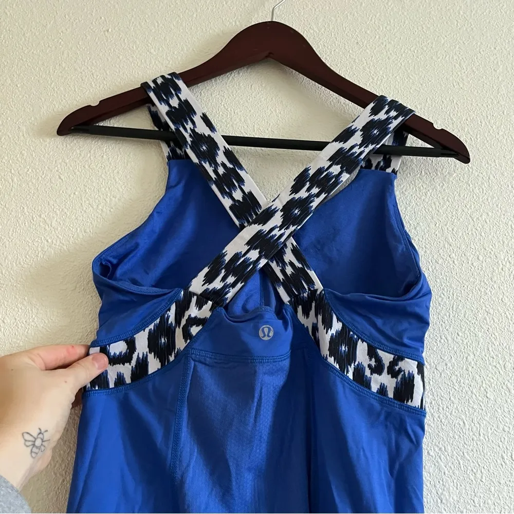 Lululemon Women's Blue Cross Back Strap Tank Top Size 8 - Image 6