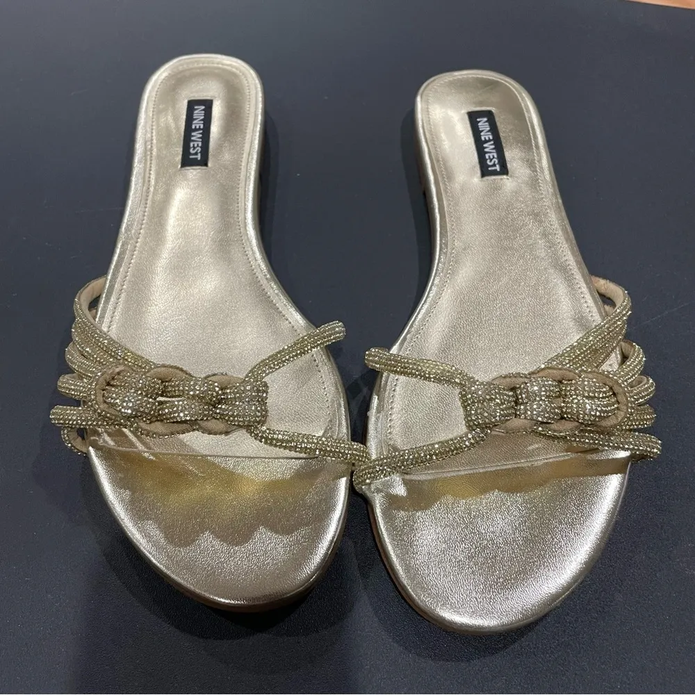 Nine West Women's Luxury5 Sandal, Gold Size 9.5 - Image 2