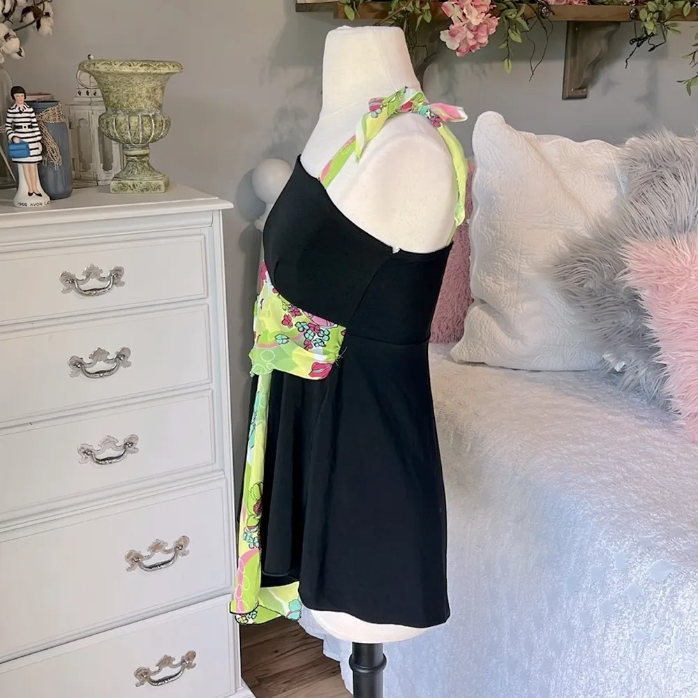 Black Sash Tie Green Floral Mod Top - Image 4