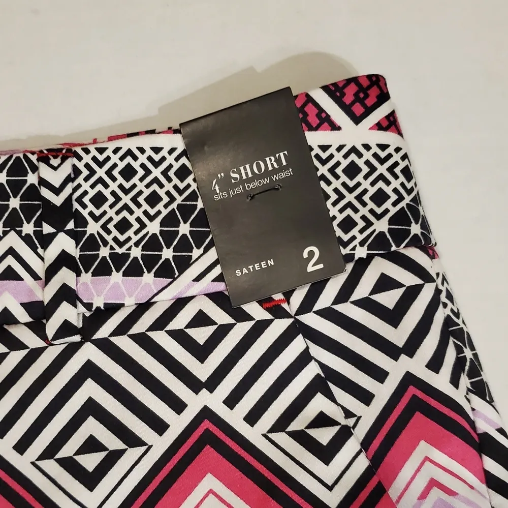 NWT! New York & Company Black Multicolor Aztec Print Sateen 4" Shorts 2 Pink - Image 3