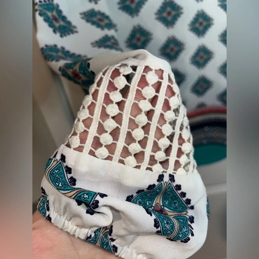 Black Rainn Cold Shoulder Multicolored Bell Sleeve Tunic with Tassels Size Med - Image 8