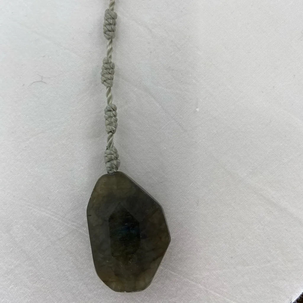 Labradorite‎ Pendant on Macrame String 16.5” Long, Lariate Style Gray - Image 5