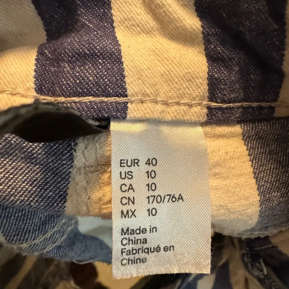 H&M blue and white striped shorts - Image 2