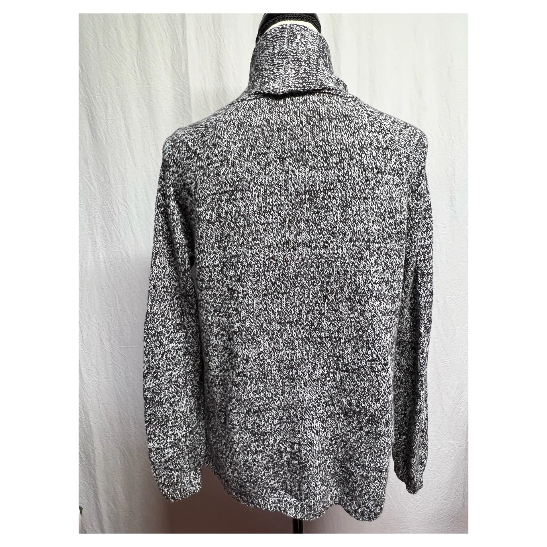 Croft & Barrow Sweater - Image 2