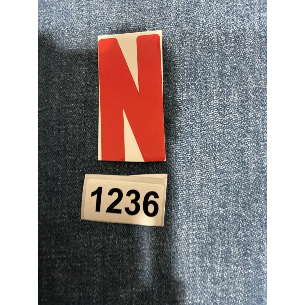 Woman’s Universal Thread Classic Fit Xs Button Up Jean Shirt - Image 7