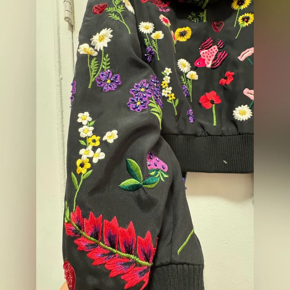 Alice + Olivia Lonnie Floral Embroidered Silk Hooded Bomber Jacket Crop Size M - Image 9