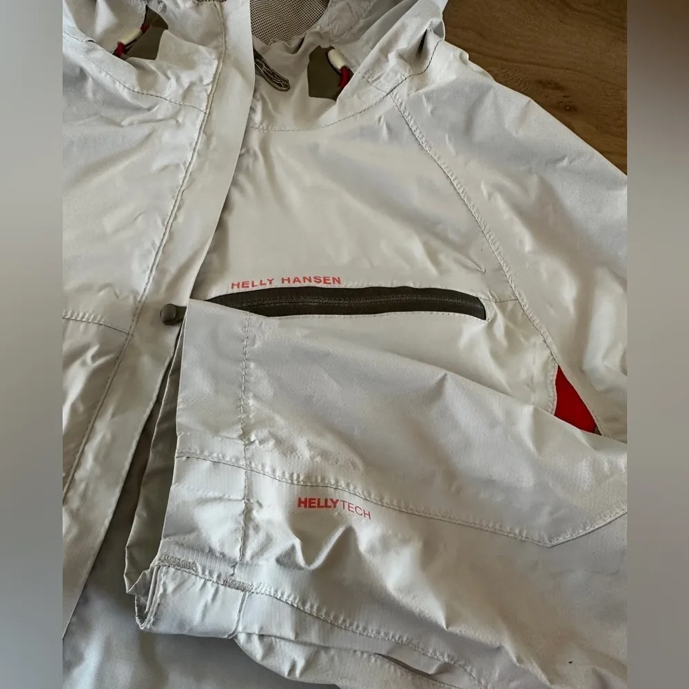 Helly Hansen Helly tech women’s waterproof wind proof rain jacket size small - Image 2