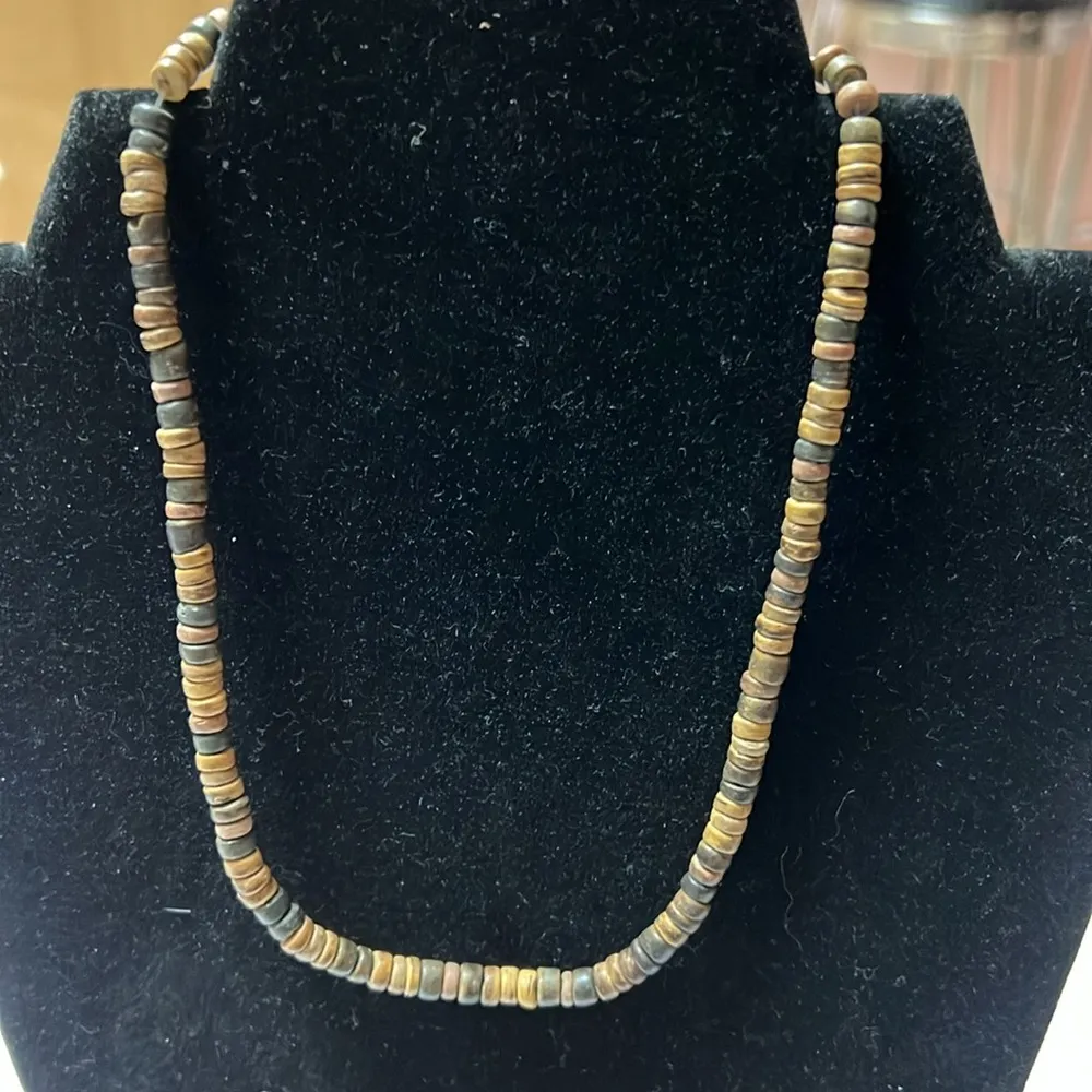 Vintage handmade shell necklace & handmade seed necklace Silver - Image 6