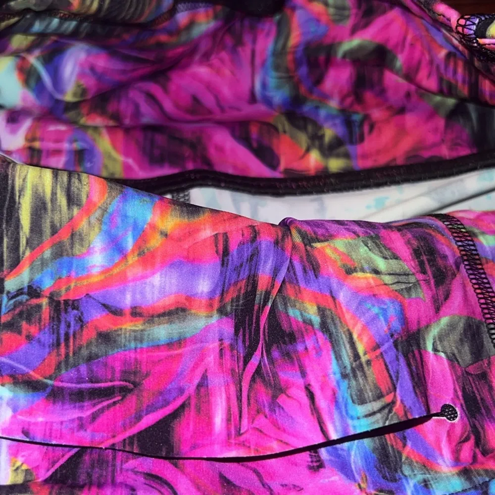 Lululemon Base Pace High-Rise Running Tight 
Hyper Flow Pink Multi size 8 - Image 4