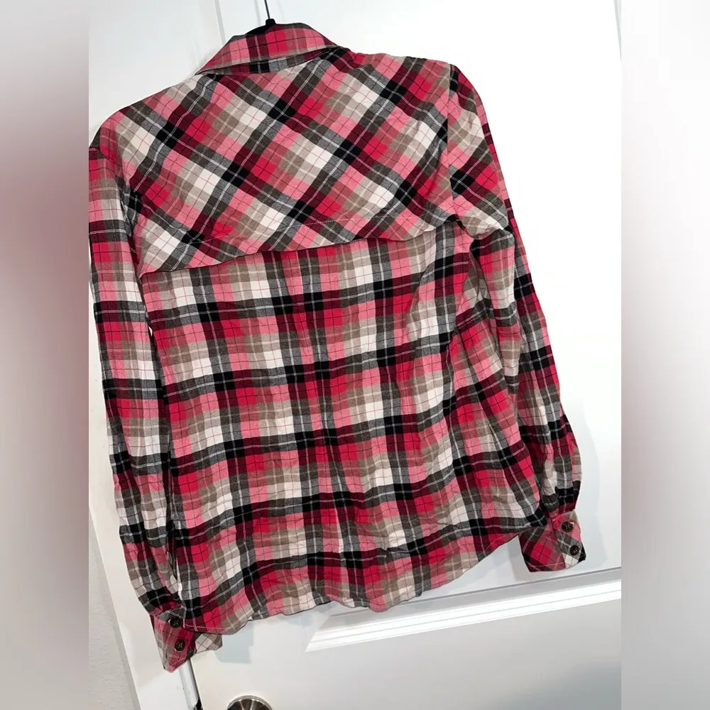 Finley Red Black Plaid Buttoned Flannel Long Sleeve Collared Shirt Size Medium - Image 9