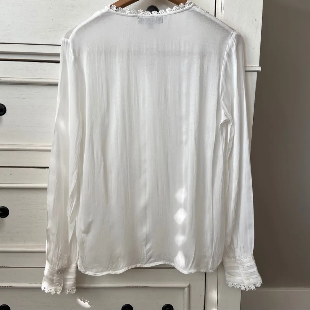 Honey Punch Off White Lace Embellished Blouse. Size Medium. - Image 6
