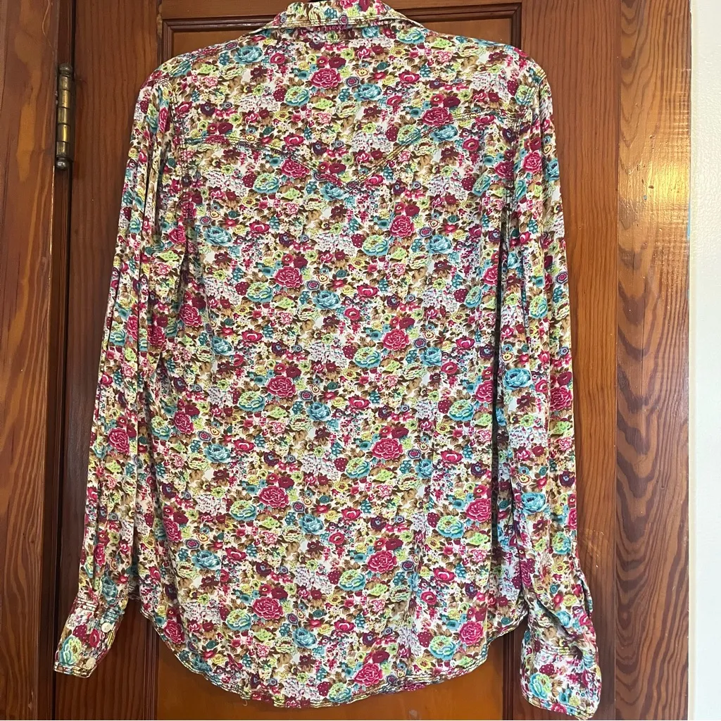 Soft Floral Button-Up Blouse - Image 2