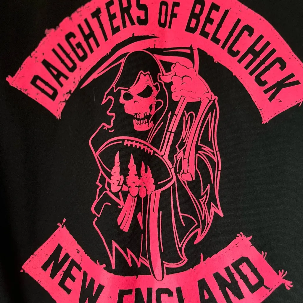 womens md y2k daughters of belichick new england football shirt skull neon - Image 2