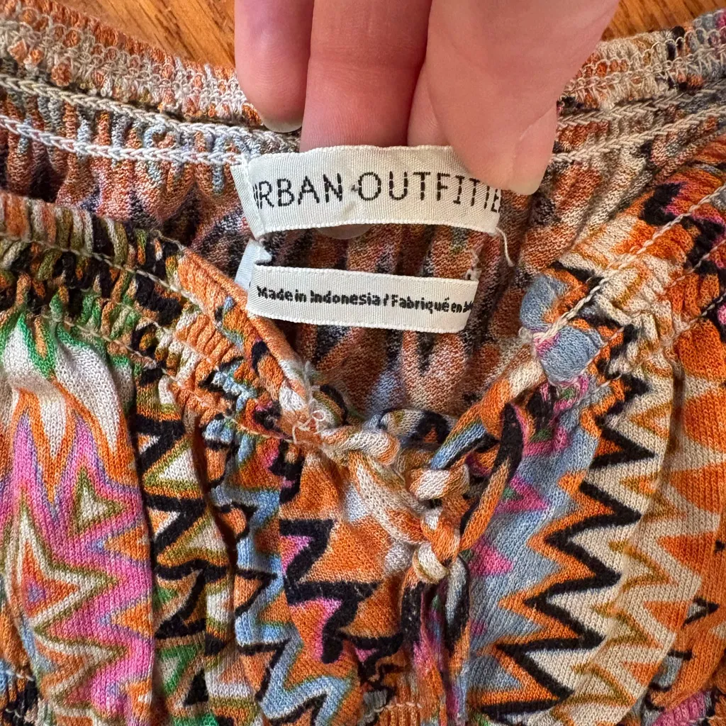 Urban Outfitters Kristi Zig Zag Aztec Puff Sleeve Crop Top – XS - Image 3