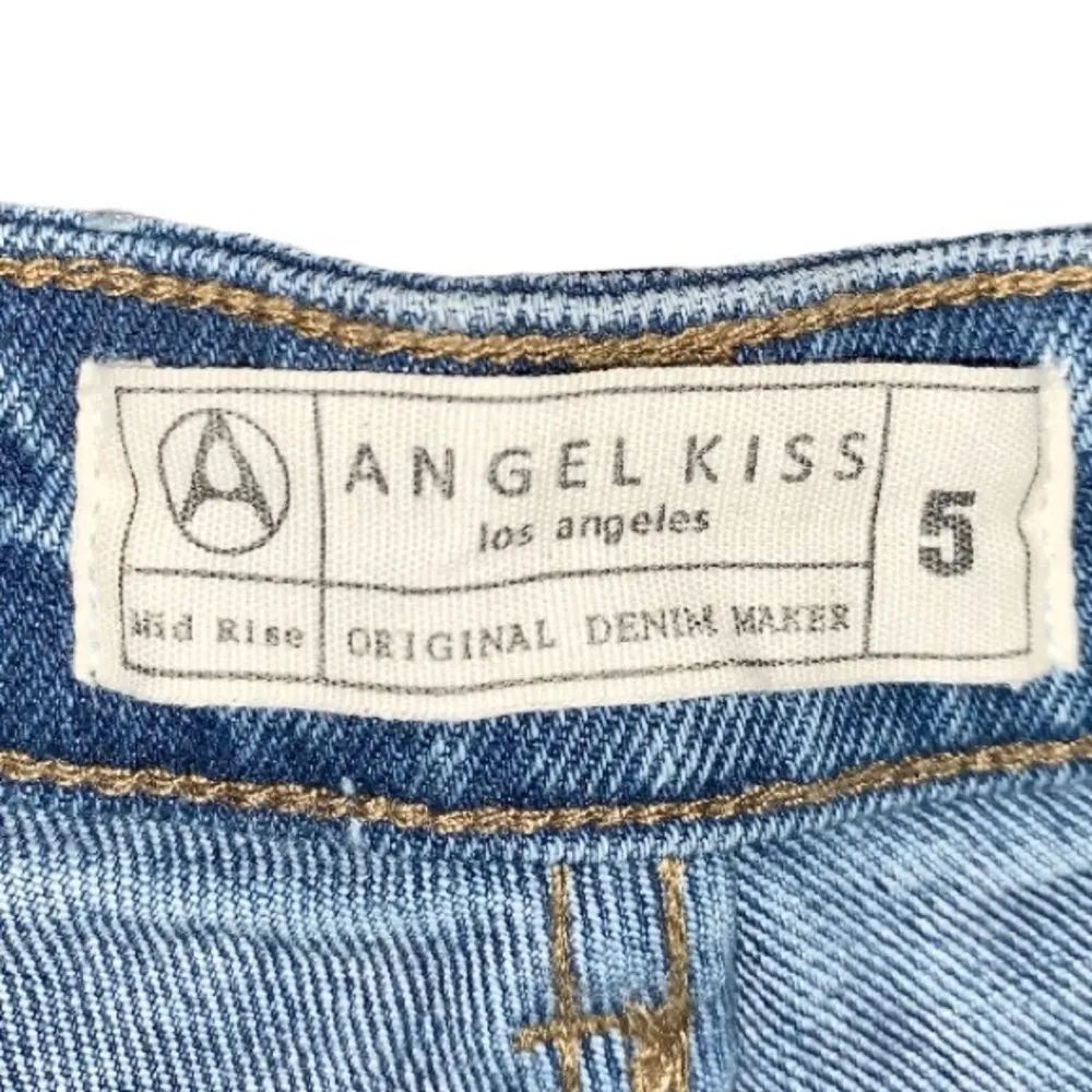 Angel Kiss Floral Embroidered Distressed Fray Hem Mid Rise Denim Shorts NWOT - Image 7