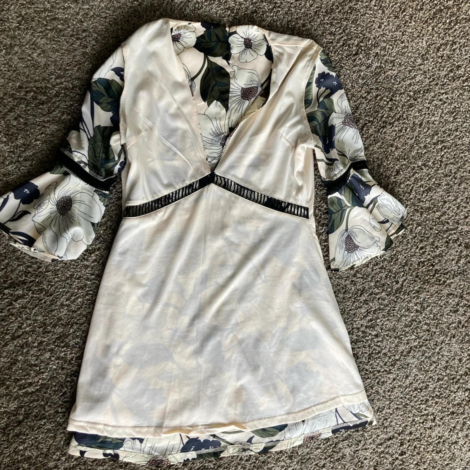 Rare London Cream and Dark Green Bell Sleeve Wrap Dress - Image 7