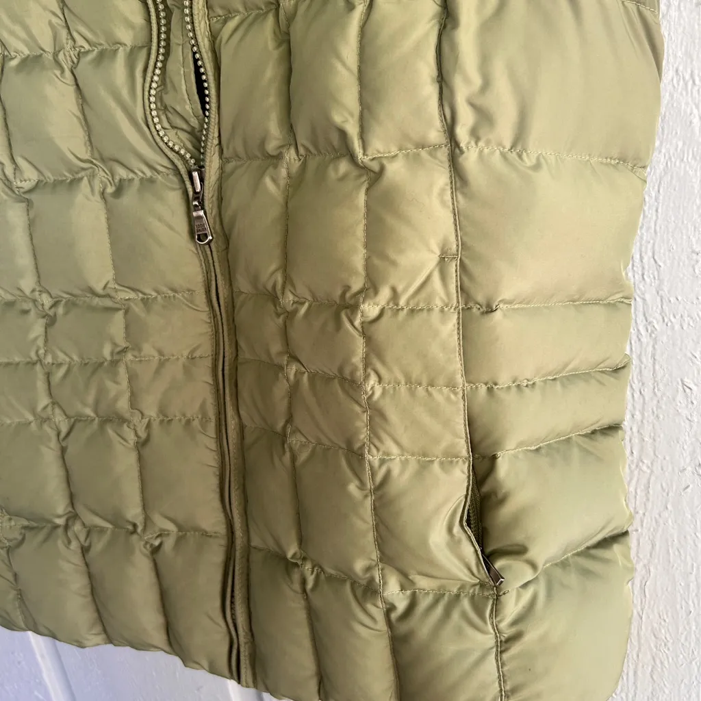 Eddie Bauer Women’s quilted Premium Goose Down sage green puffer vest large - Image 3
