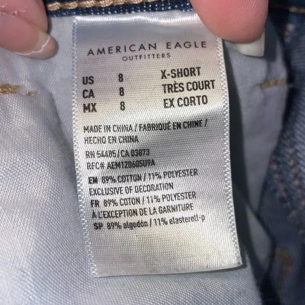 American Eagle Tomgirl Distressed Jeans Size 8 X-Short - Image 3