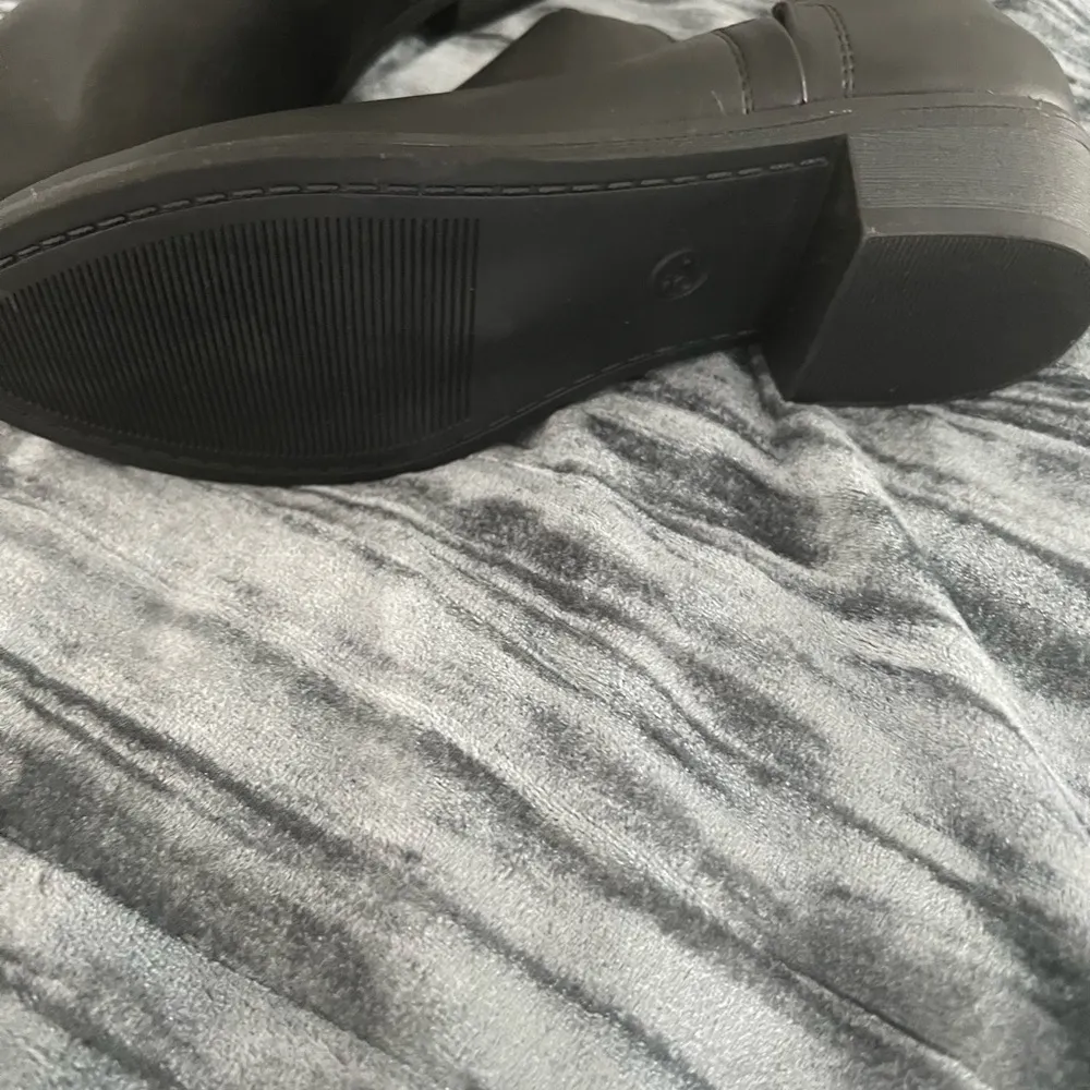 Universal Threads Black half ankle boots - Image 4