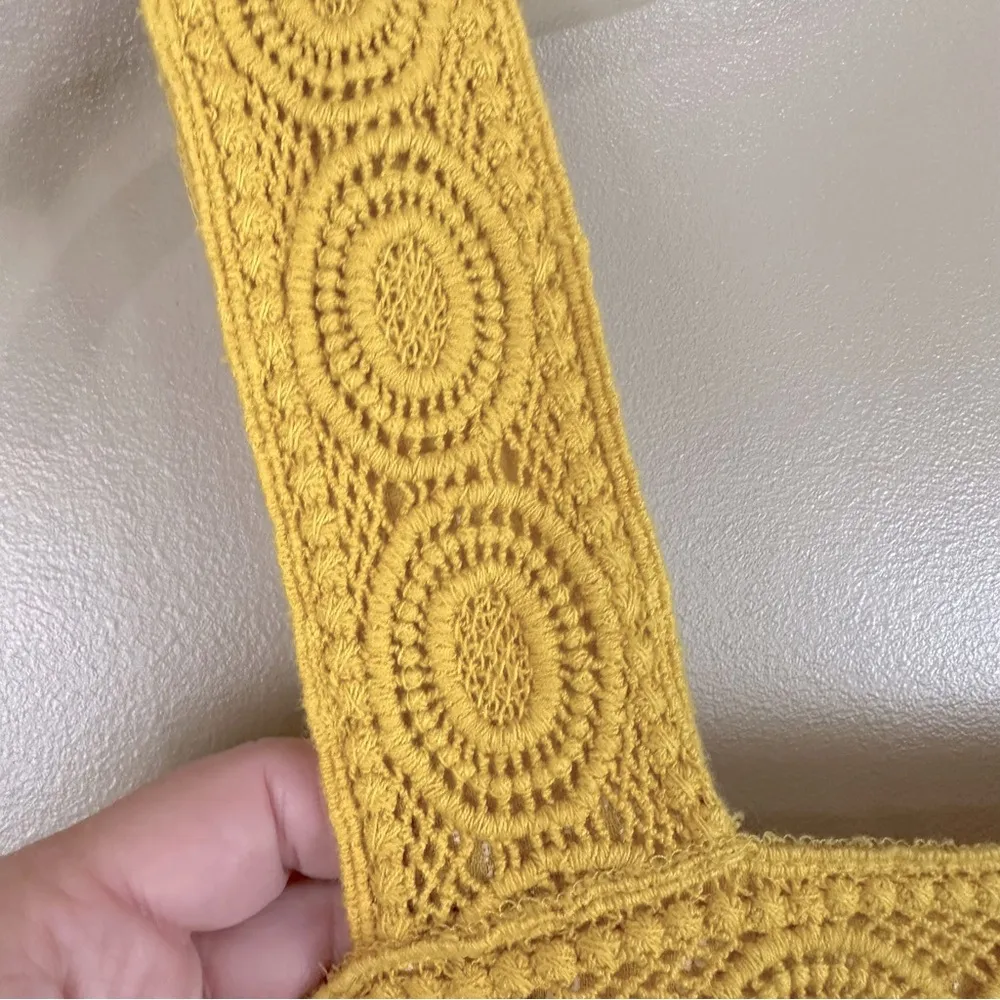 Old Navy Yellow Crochet Strap Lightweight Sleeveless Top Blouse Medium - Image 2