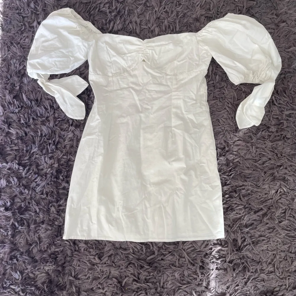 MORE TO COME Amora Bow Mini Dress in White - Image 4