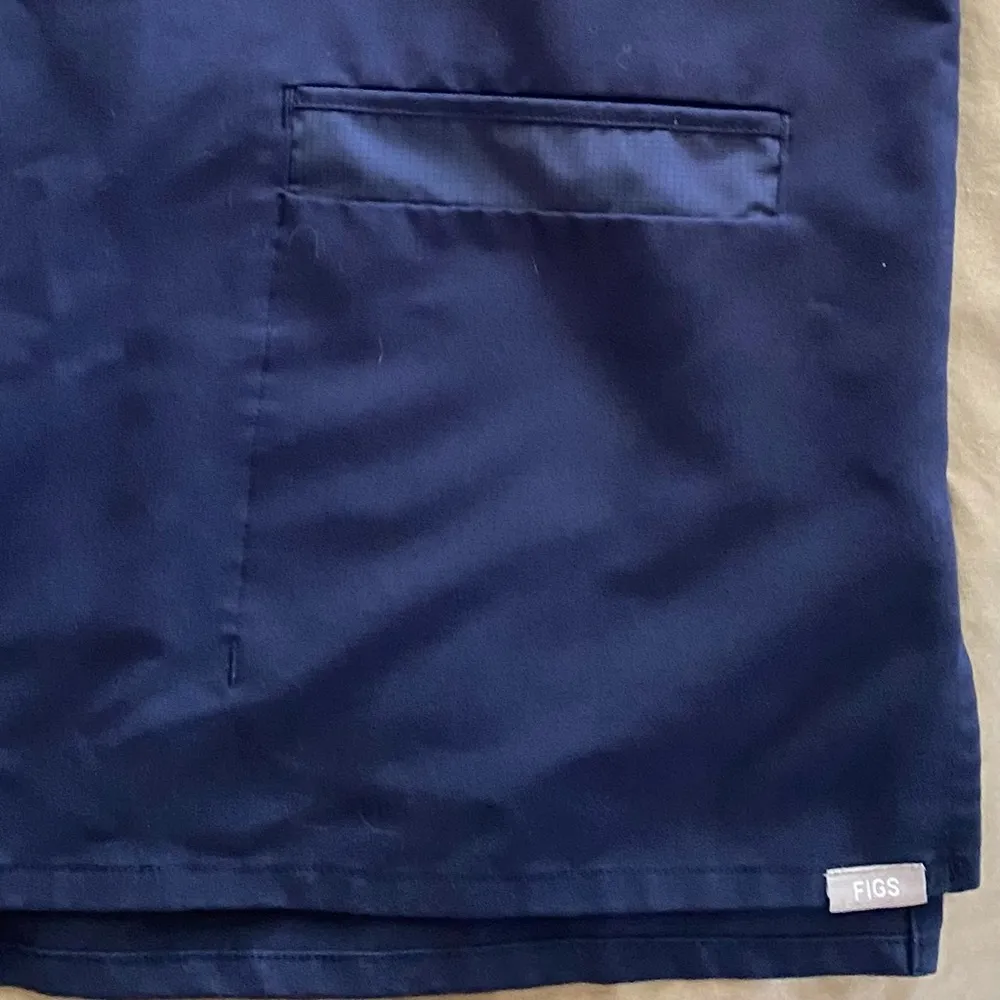 FIGS “Delmas” Navy Blue 2-Front Pockets Split Sides Scrub Top Size S - Image 9