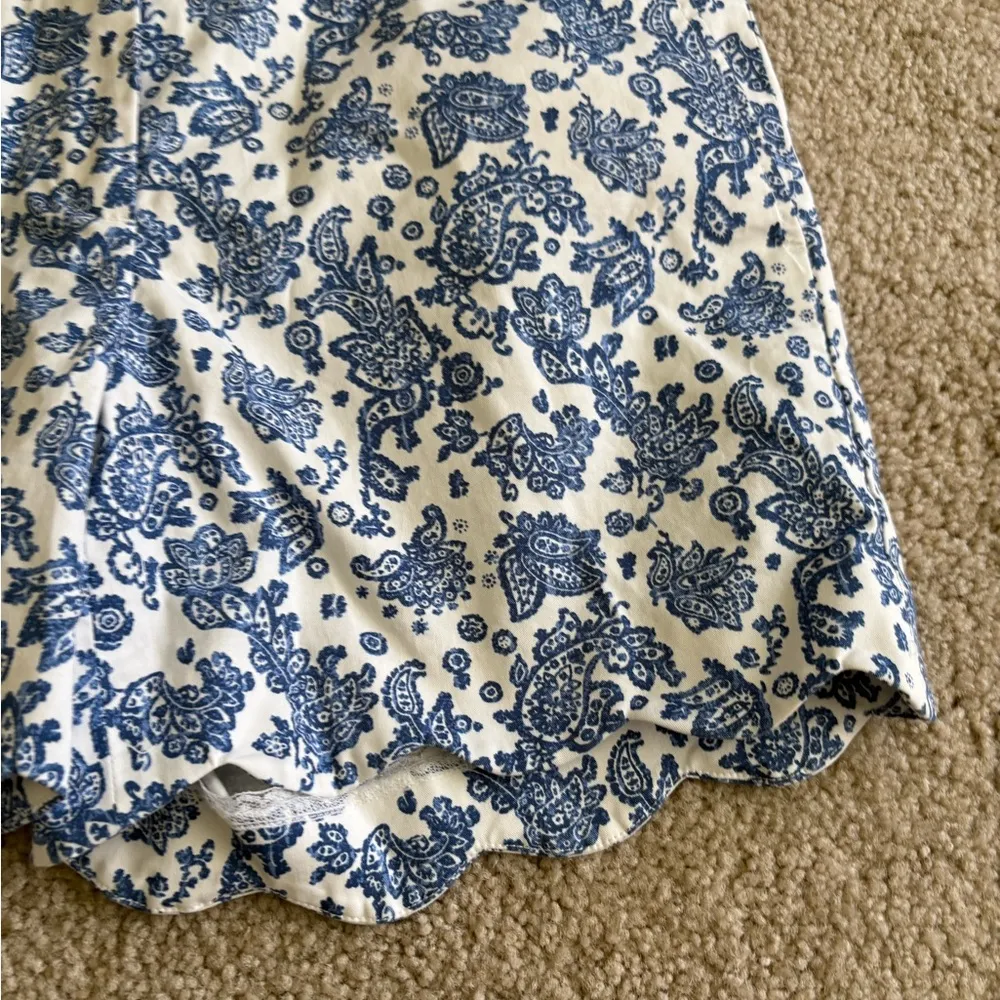 J. McLaughlin Petal Scalloped Shorts Blue White Bandana Paisley Print 6 (31) - Image 4