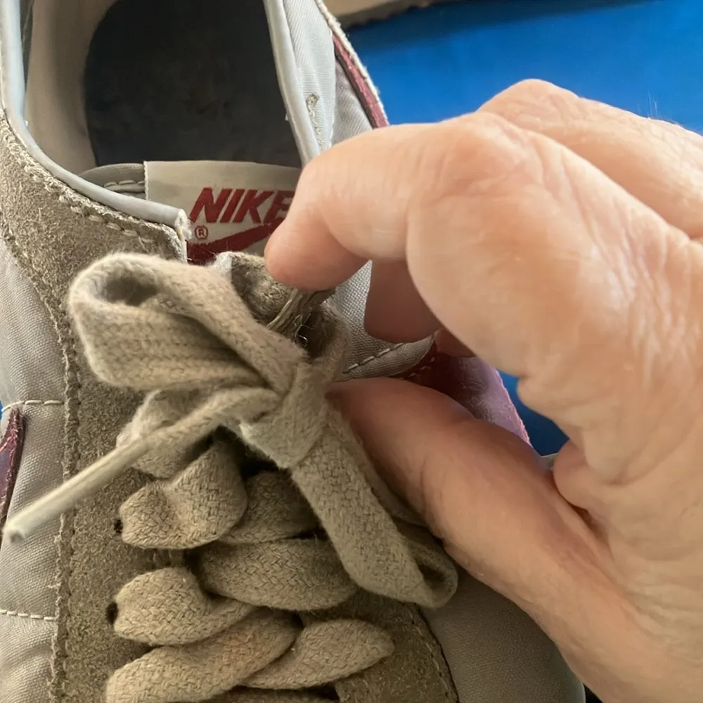 Nike Gray and burgundy Sneakers 7 - Image 3