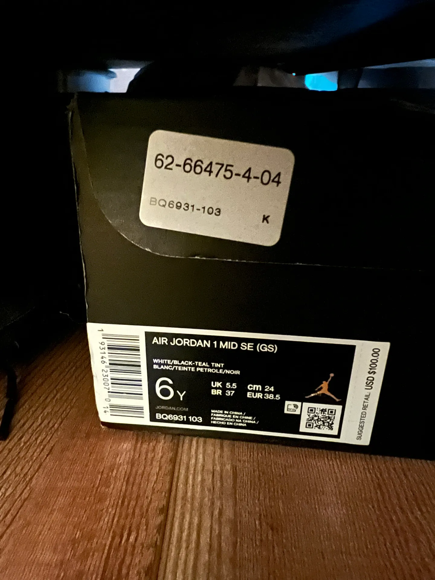 Air Jordan Mid 1 SE (GS) Sneakers Glow in the Dark Black White Teal 6Y 7.5 - Image 7