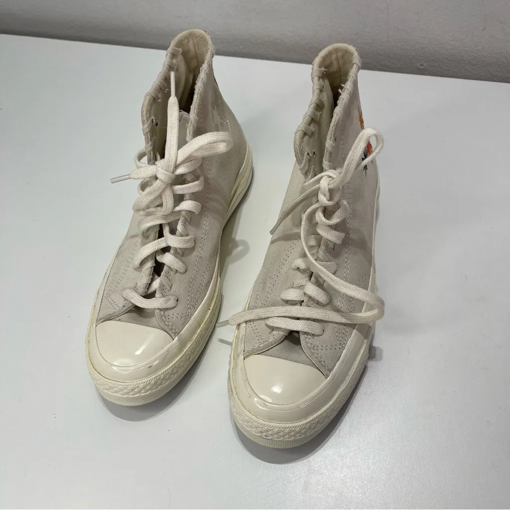 Converse All Star Chuck Taylor Wmn 6.5 Embroidered Floral Cream Leather Suede White - Image 2